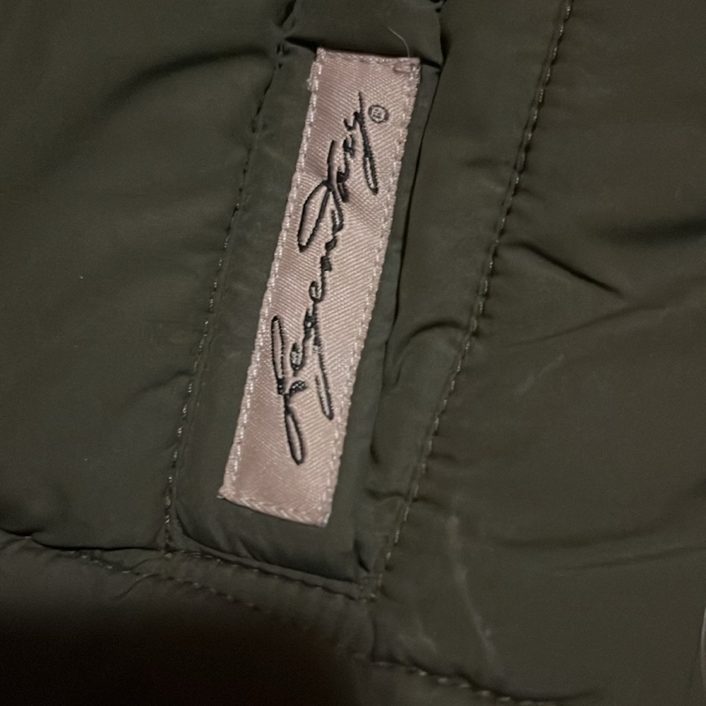 Legendary Vest - Picture 3 of 6